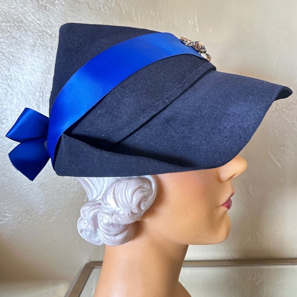 CLASSIC 1930s' NAVY CLOCHE WITH ROYAL BLUE BAND/BOW + JEWEL BROOCH - Picture 10 of 15